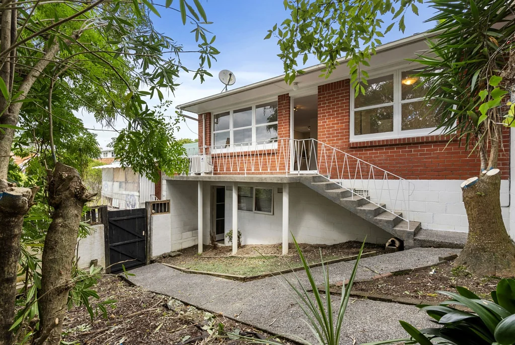 Saint Johns 2 Bedroom Stylish, Solid St. Johns & Ready to Move In