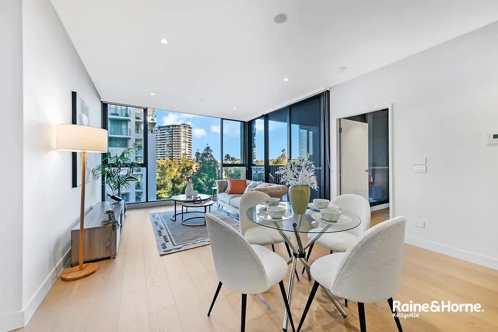 Norwest 2房  Glass-Framed Green & Water Views | Private Study | Norwest Resort Living