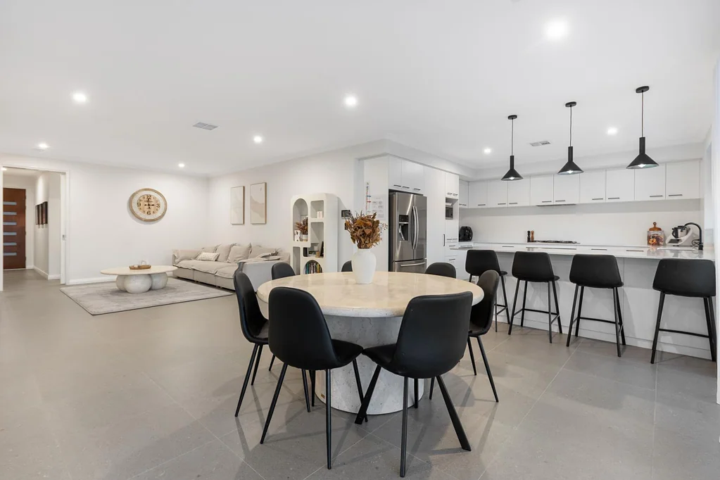 15 Velaluka, Lake Coogee, WA 6166