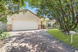 2/1 Eugenia Circuit, Robina