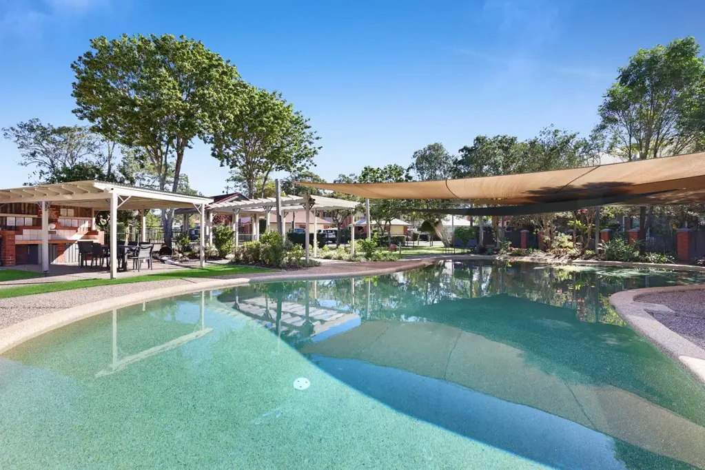 Burleigh Heads 2ห้องนอน Low-Maintenance Lifestyle on the Banks of Tallebudgera Creek