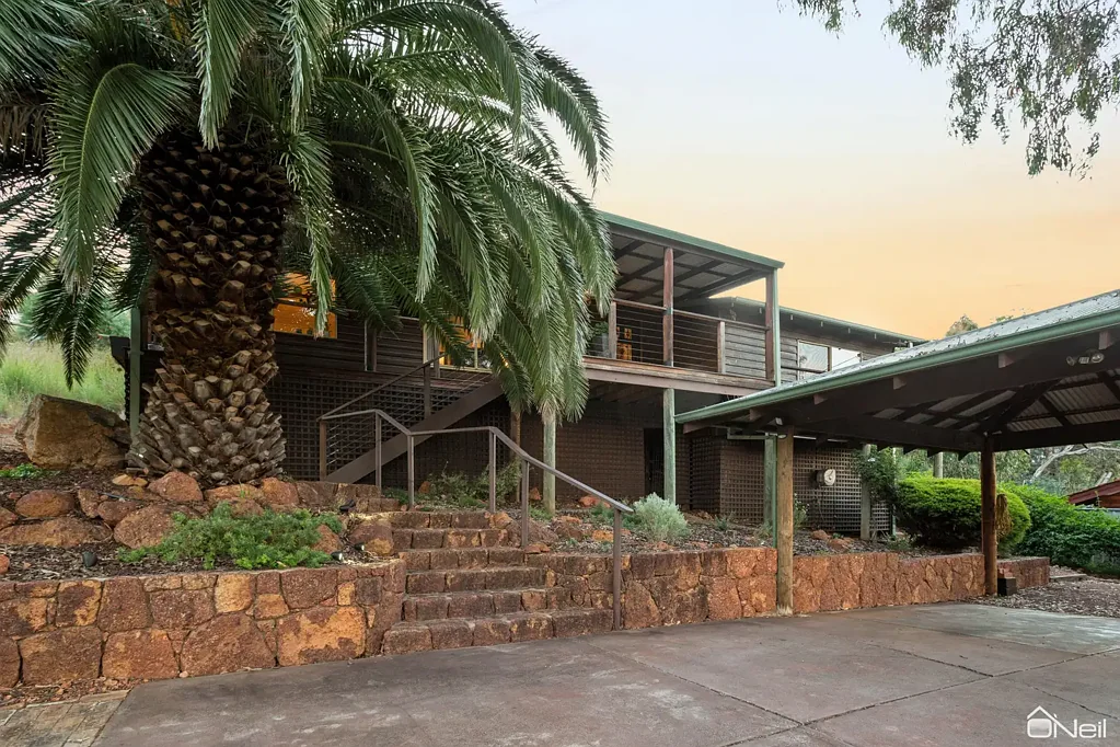 10 Amethyst Crescent, Mount Richon, WA 6112