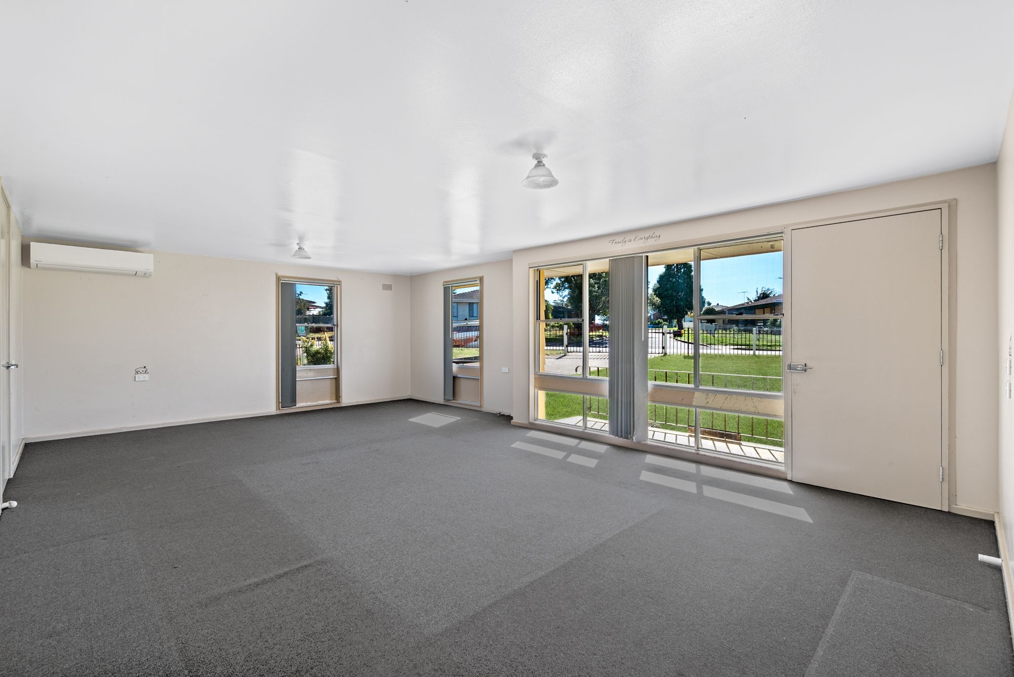 9 PEPPIN CR, AIRDS NSW 2560, 0 habitaciones, 0 baños, House