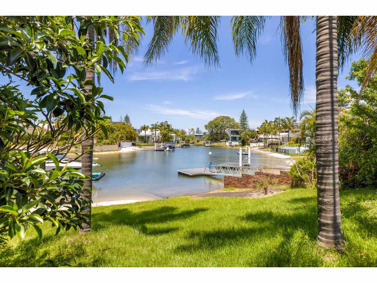 108 MONACO ST, BROADBEACH WATERS QLD 4218, 0 chambres, 0 salles de bain, Section