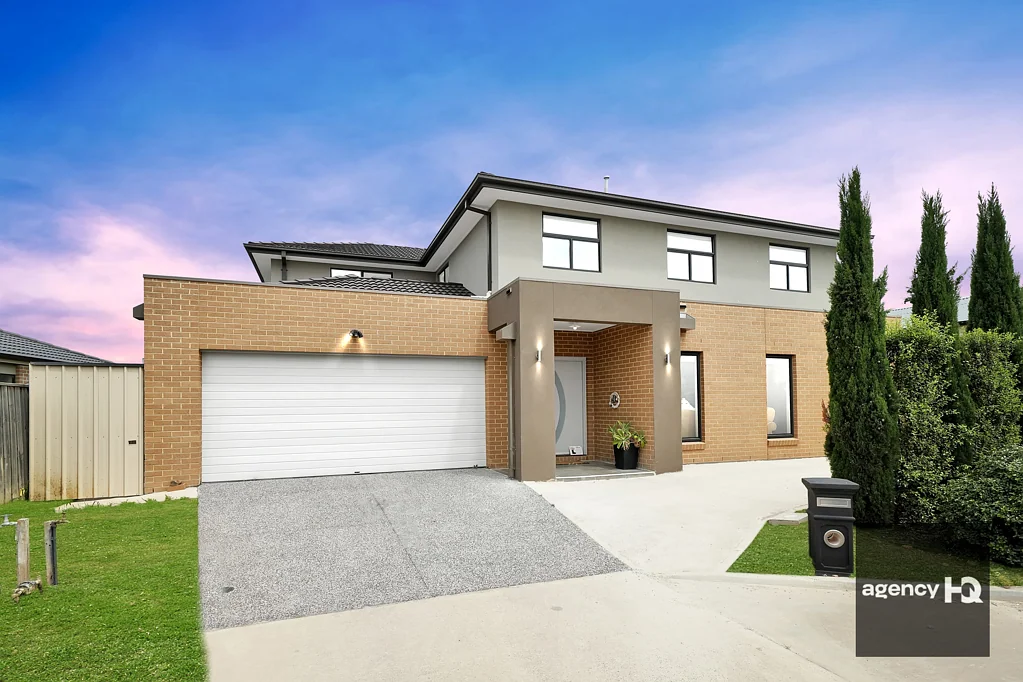 Luxurious Family Home with 9 Bedrooms and Multiple Living Areas