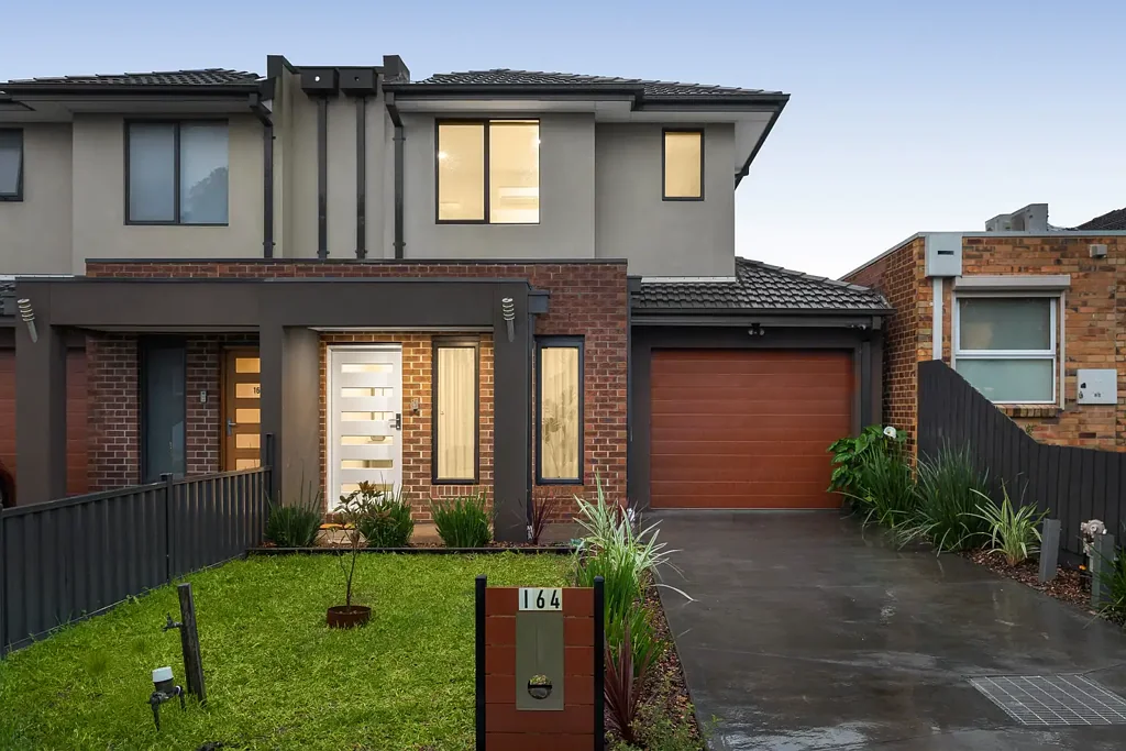 Fawkner 4房 带朝北庭院的家庭港湾 A Family Sanctuary with a North-Facing Courtyard