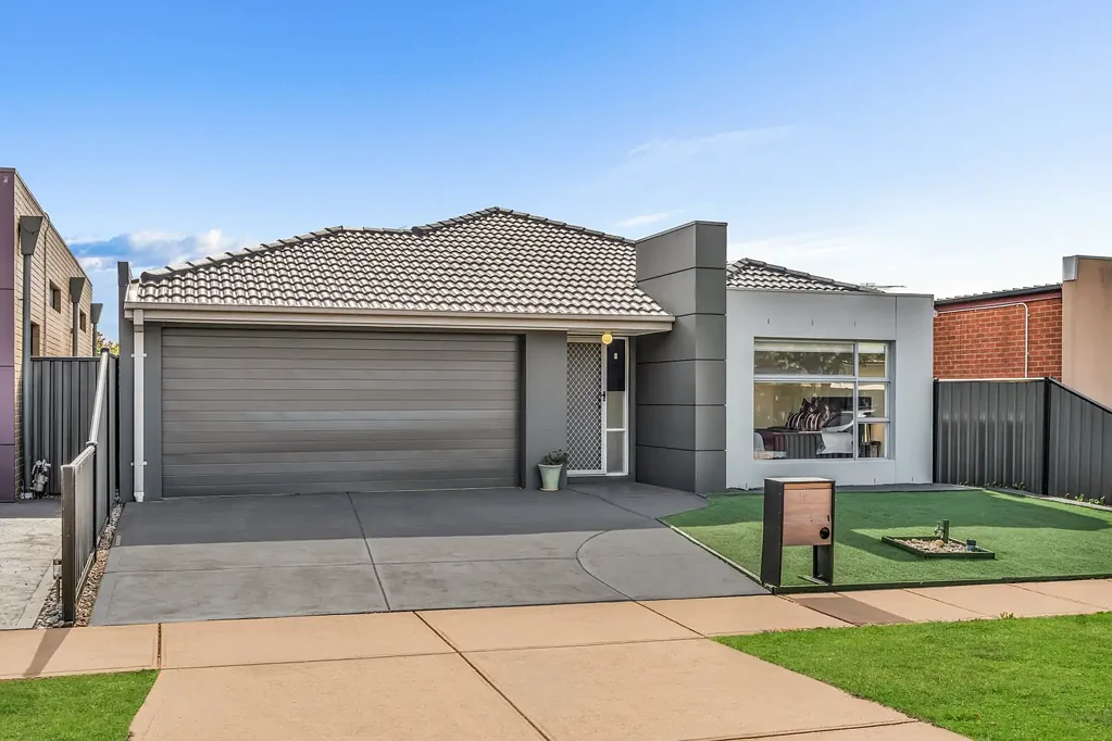 Point Cook 4ห้องนอน Spacious Family Living in the Heart of Point Cook !