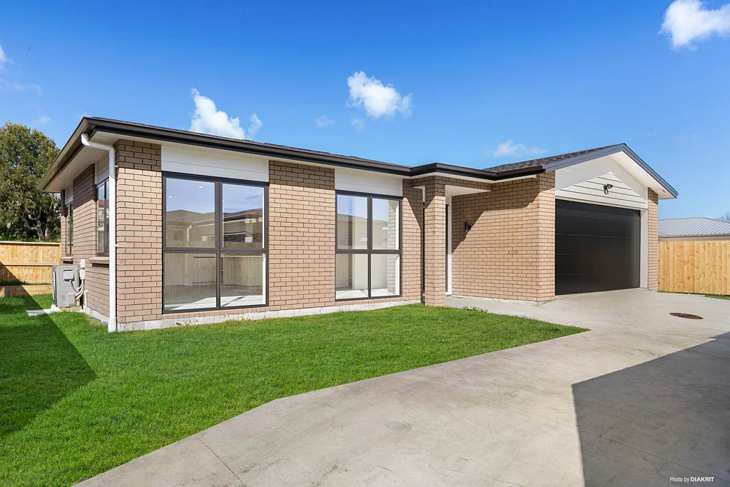 Waiuku 3房  URGENT SALE: Brand New Brick Beauty!