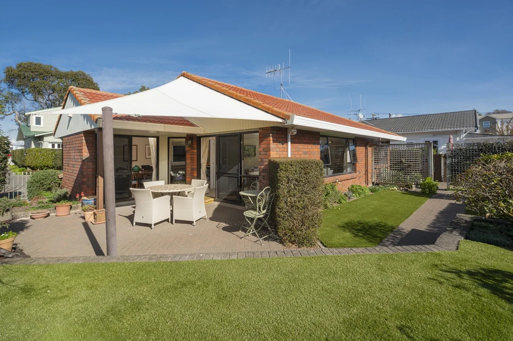 Tauranga South 3कमरा Courtyard Dreams and Wine Cellar Delights
