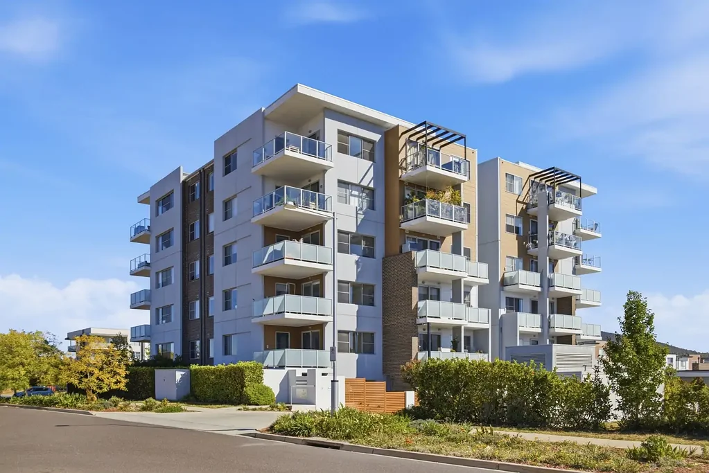 Coombs 2 Bedroom Sophisticated Corner Residence | Elevated Living with Mountain Views in Coombs