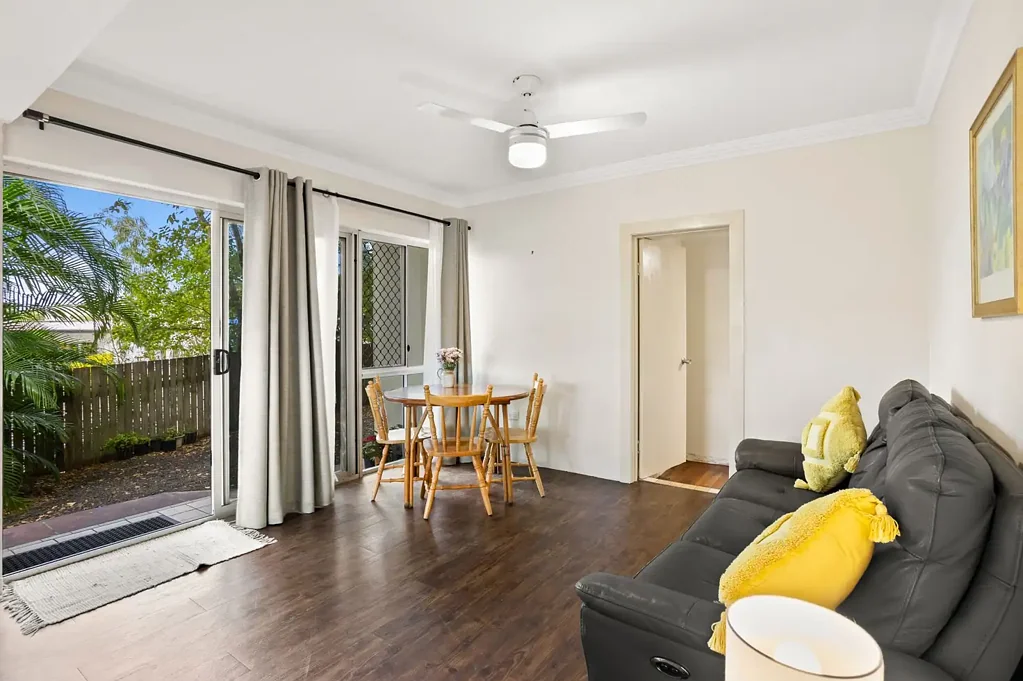 Gaythorne 3 Bedroom Spacious Ground Floor Apartment - Privacy, Comfort & Convenience