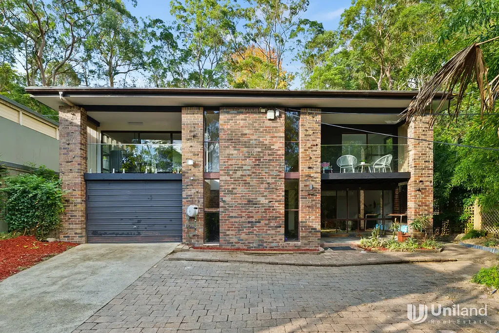 Thornleigh 4ห้องนอน Architect-Designed Sanctuary with Sweeping Bush Views on large block