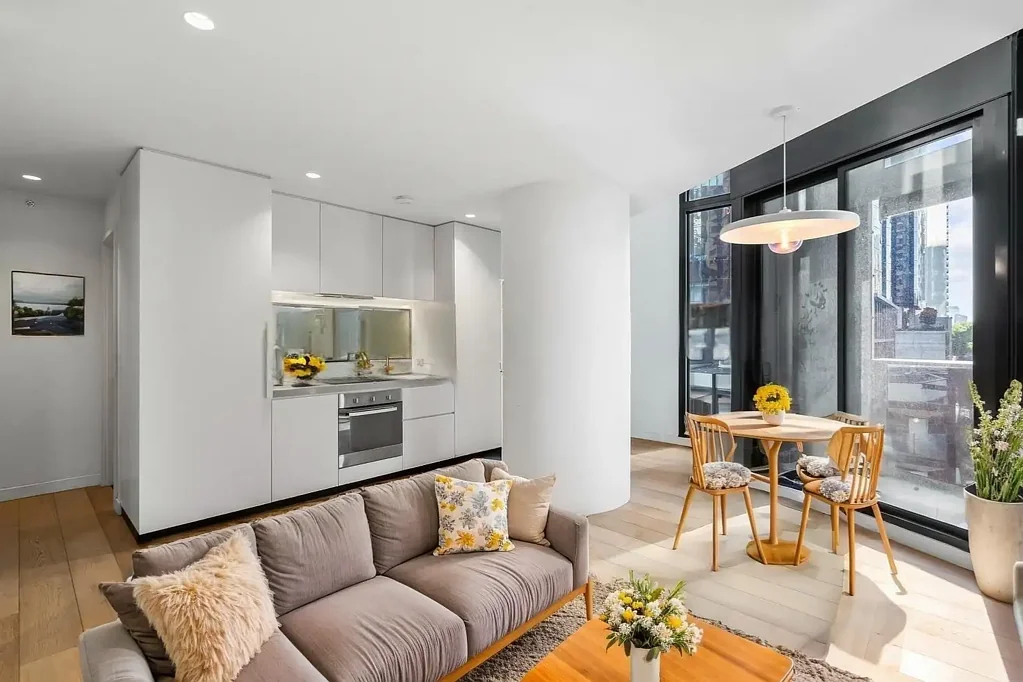 Two Storey Private Loft with Unique Access & City Charm