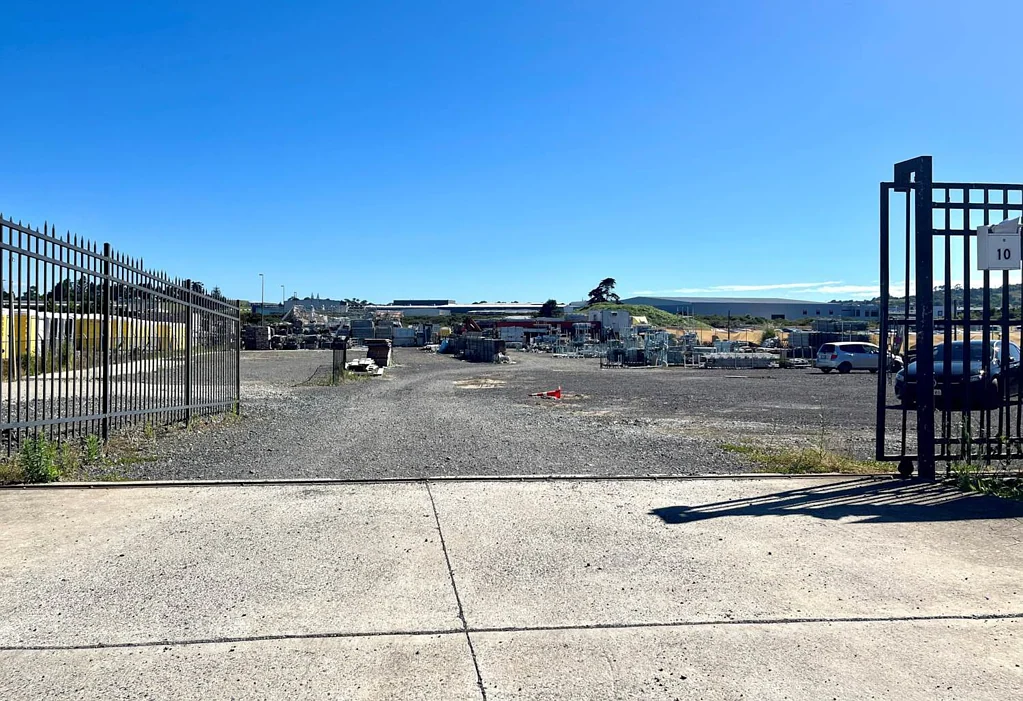 East Tamaki  1500M² LIGHT INDUSTRIAL YARD FOR LEASE