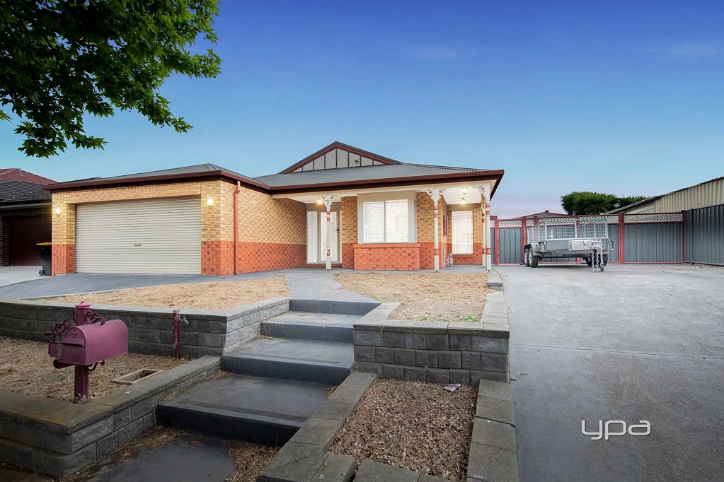 9 Pinnaroo Crescent, Burnside, VIC 3023