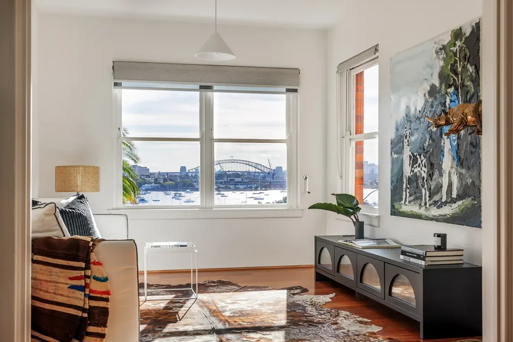 Harbour views / boutique block / lock-up garage