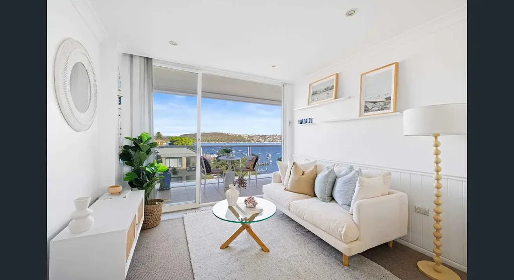 Light-Filled Apartment with Balcony & Harbour Views