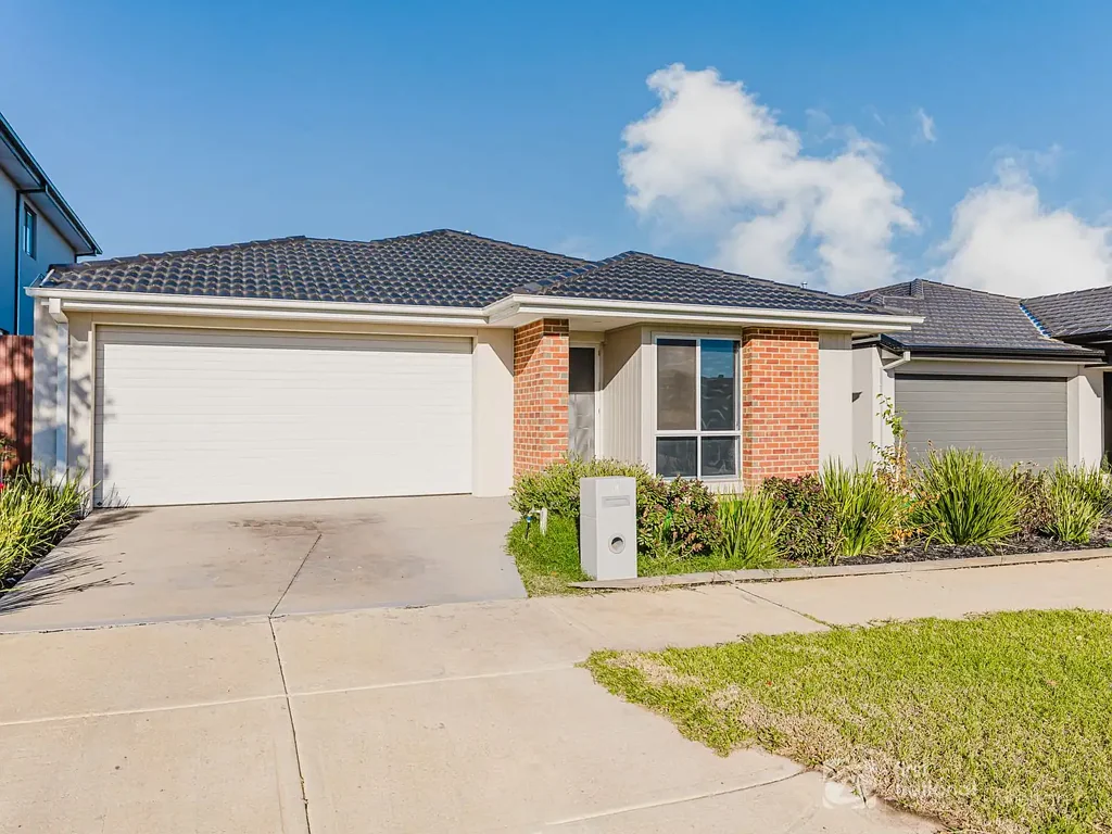 Fraser Rise 4 Bedroom Four Bedrooms, Two Living Zones & Alfresco Entertaining - in the Heart of Fraser Rise!