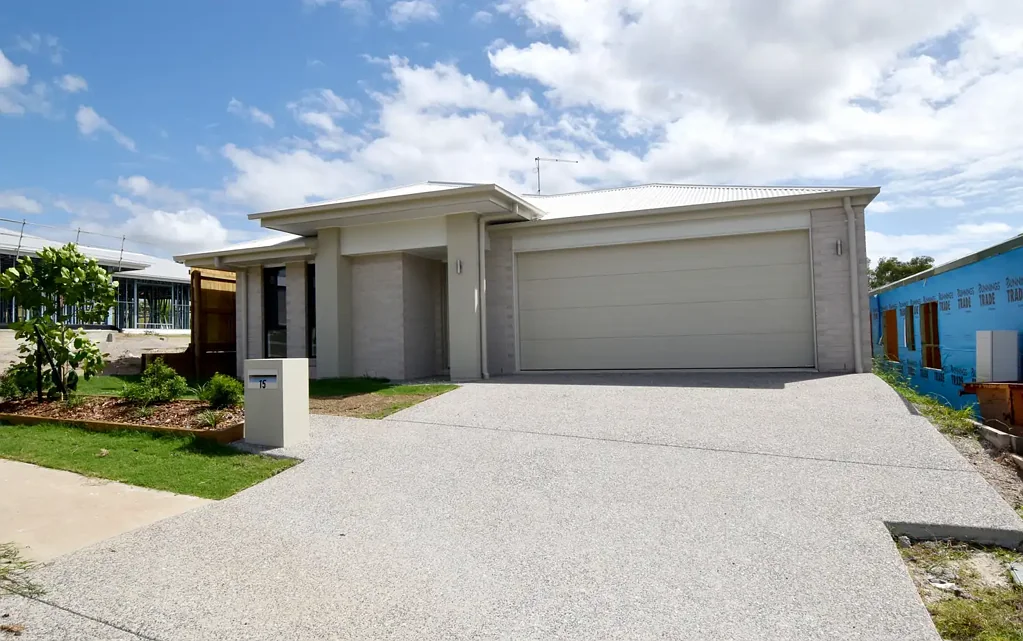 FAMILY HOME IN HILLCLOSE ESTATE