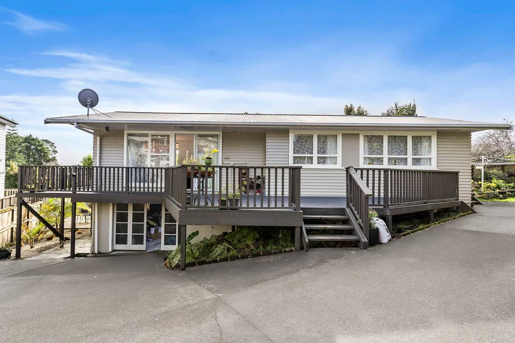 Blockhouse Bay 3部屋 Modern Comfort & Classic Charm in Blockhouse Bay