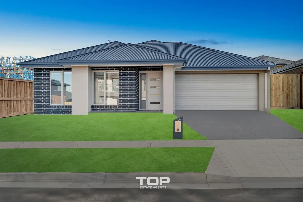 Clyde North 4房  Brand New Metricon Home on a Spacious East-Facing Allotment with Rare Side Access