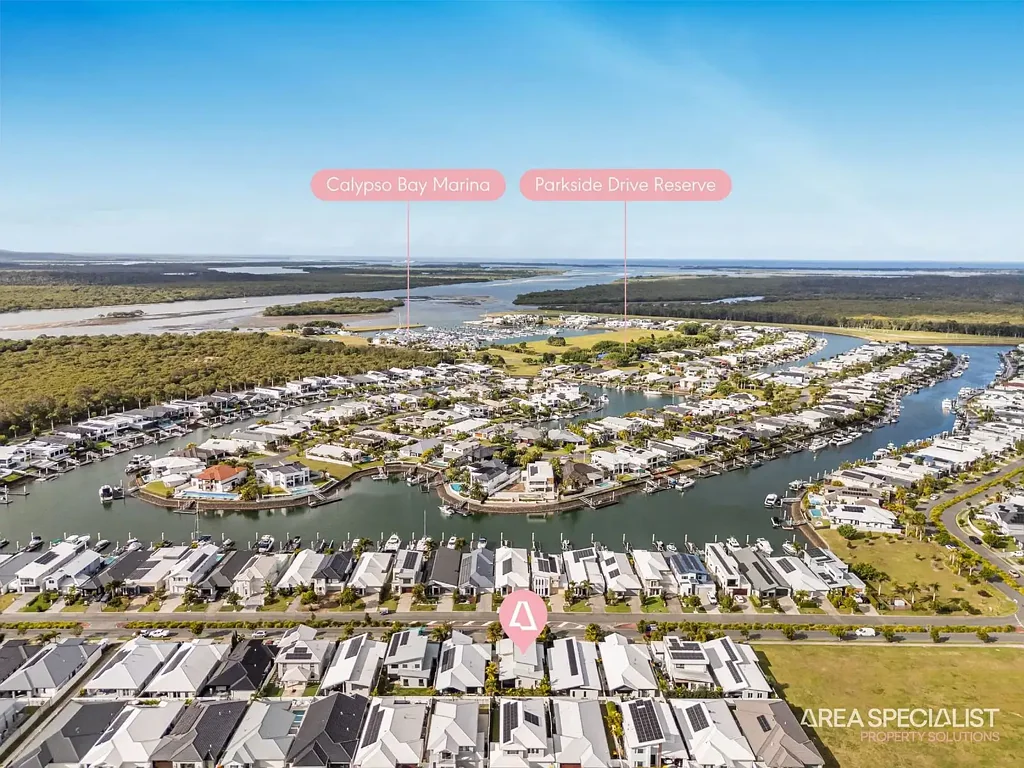 Jacobs Well 3Kwarto Modern, Easy-Care Calypso Bay Living | Room for a Pool