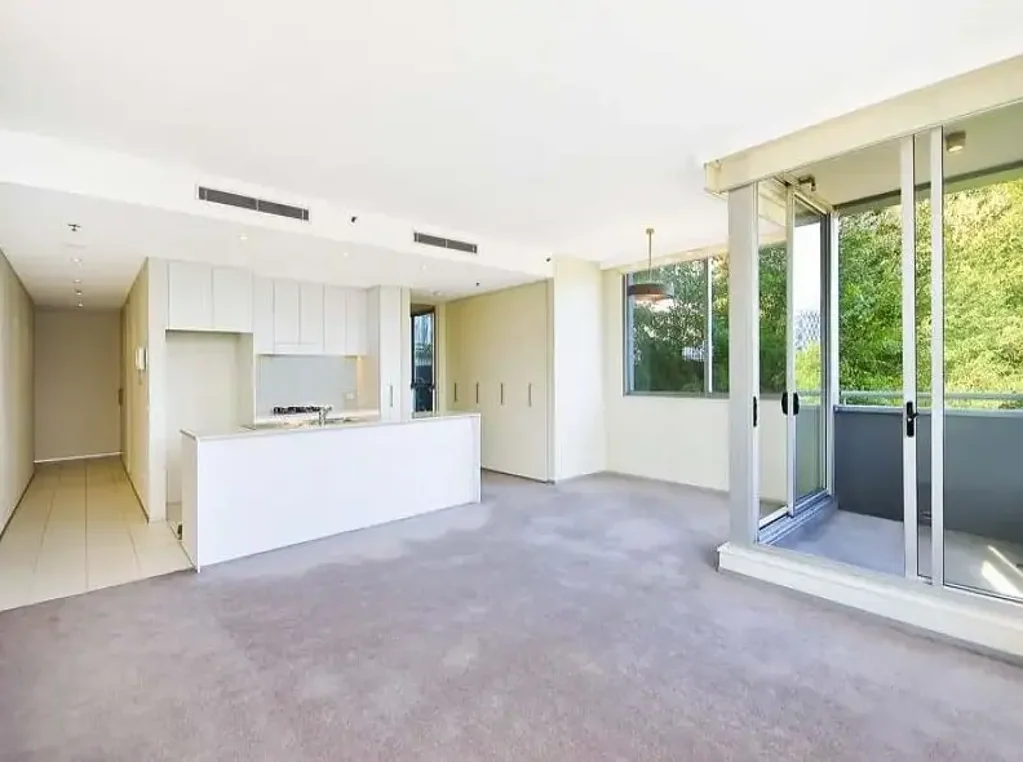 Elegant Furnished Apartment In Prime Harborside Location