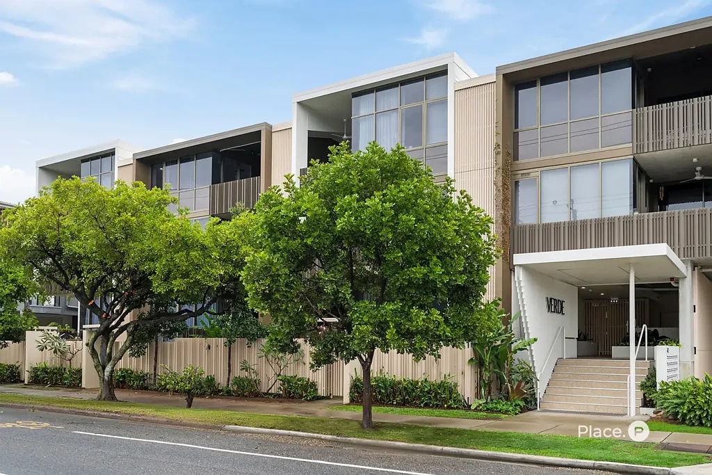 Bulimba 2房 Bulimba优越位置 2021年新筑 现代奢华装修 开放式布局 高端Ilve厨房 私人阳台景观 学区房便利 Elegant Inner-City Living at Verde Bulimba
