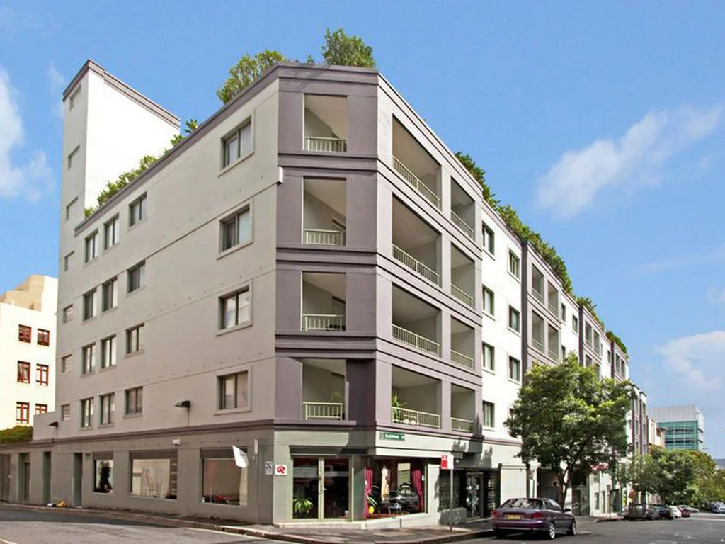 Oversized 1 Bedoom Apartment + Parking