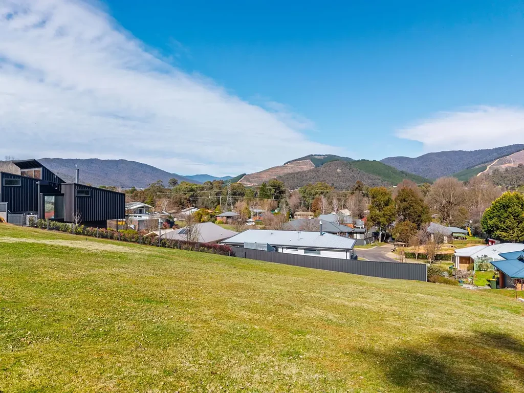 Bright VACANT LAND - PANORAMIC VIEWS IN CENTRAL BRIGHT