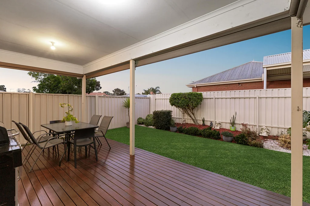 Albert Park 3房  Stylish Family Living in a Serene Setting