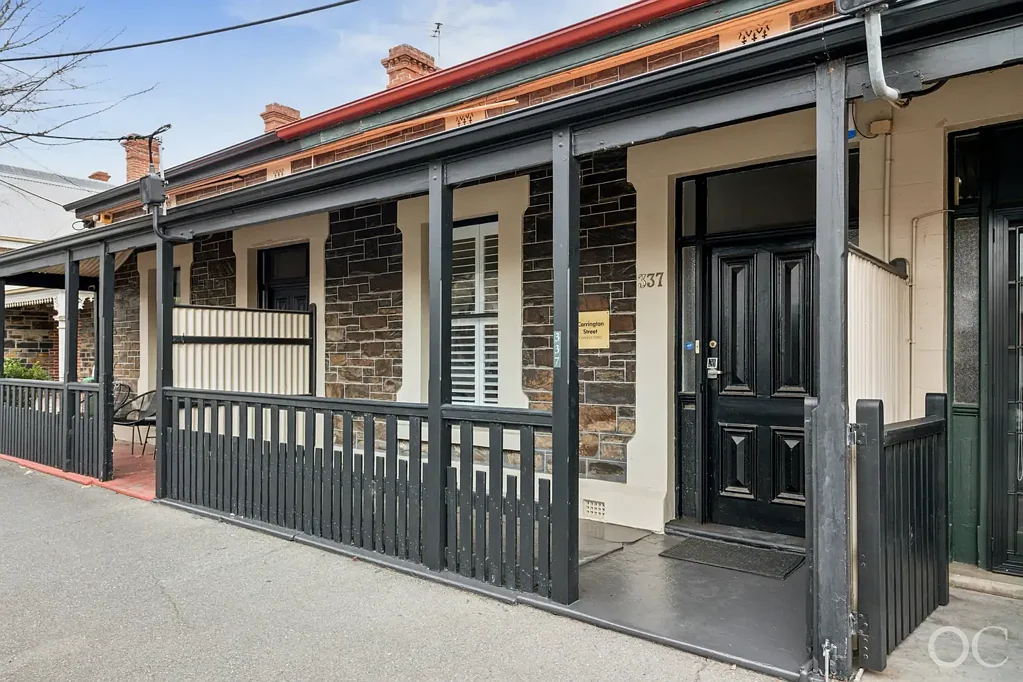 Adelaide 2બેડરૂમ Open the Door to City Living at Its Charming, Designer Best