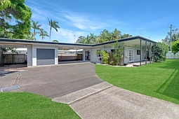 2 Yungar St, Coolum Beach