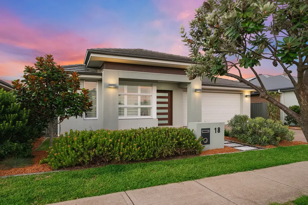 18 Uralla Street, Fern Bay, NSW 2295