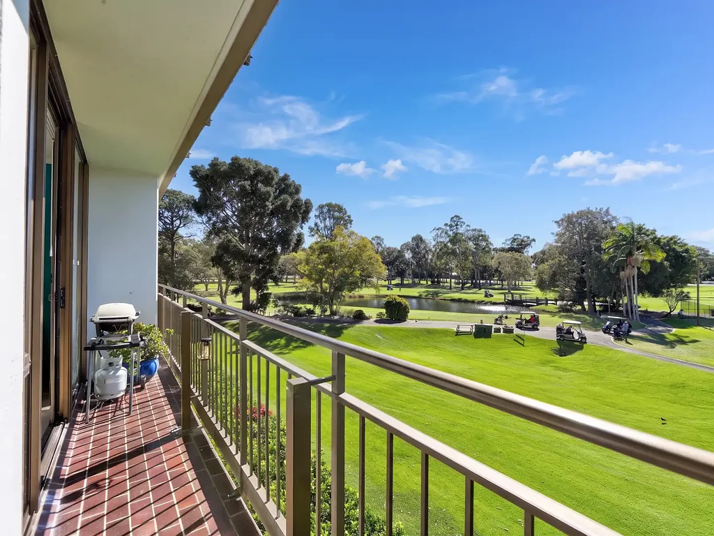 Clear Island Waters 1બેડરૂમ Golf Course Views, Excellent Location