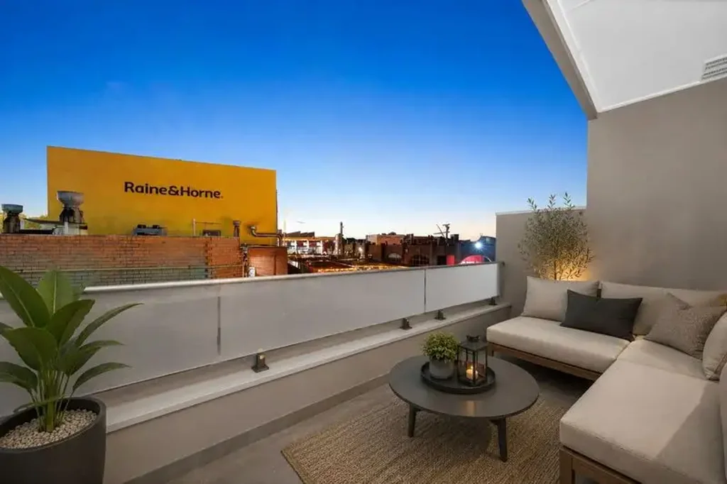 Three bedrooms Townhouse for Rent - $650 per Week
