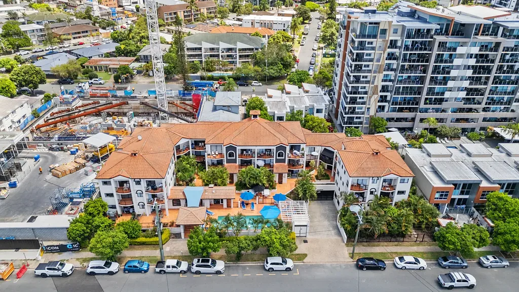 Surfers Paradise 1ห้องนอน URGENT SALE - MUST BE SOLD! Incredible Chevron Island Opportunity