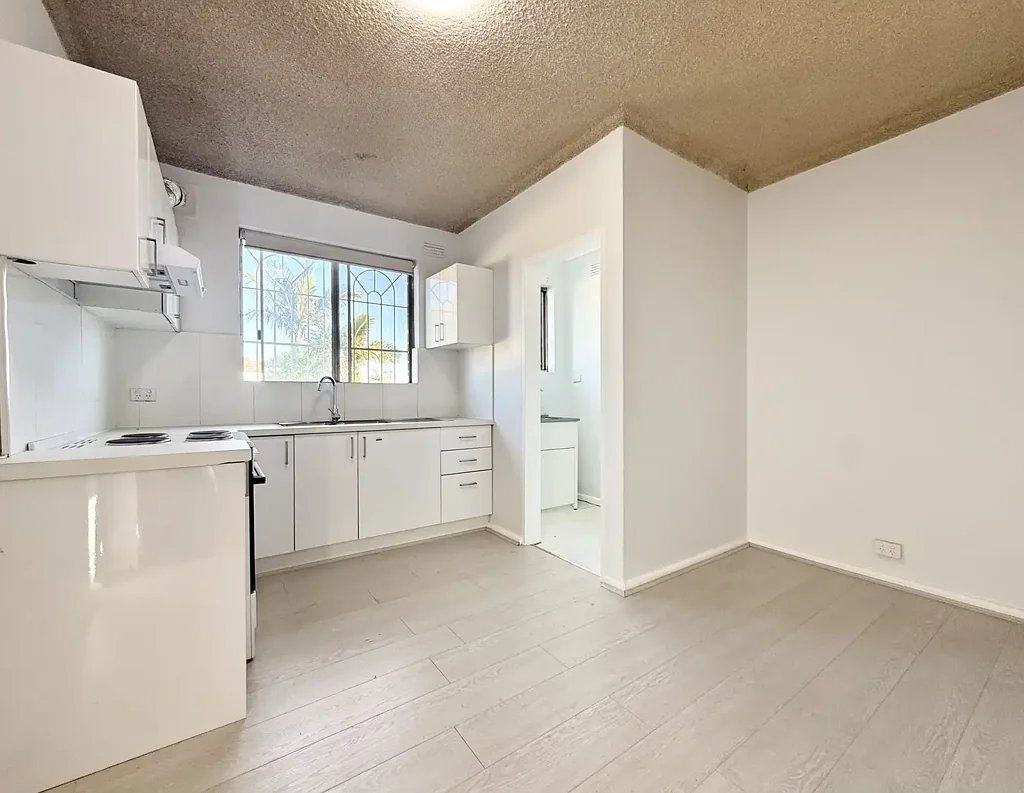 Spacious & Well-Appointed 3 Bedroom Unit in Convenient Location