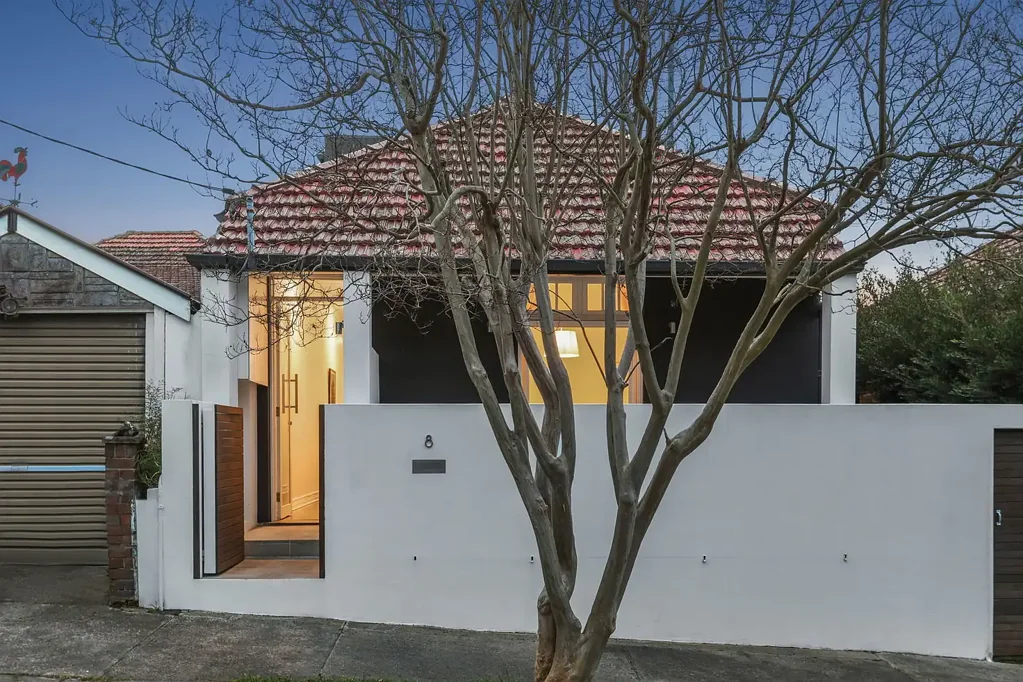 Leichhardt 3Kwarto Contemporary Transformation in a Peaceful Cul-de-Sac with Bridge & Cityscape Views