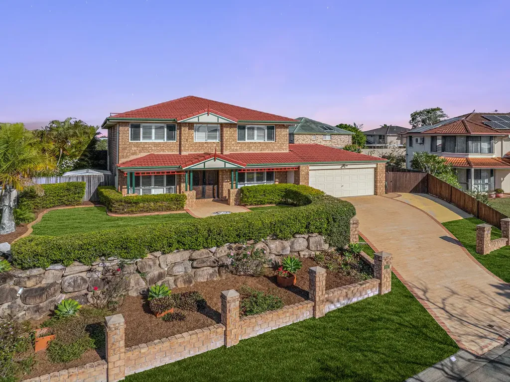 Sinnamon Park 4ਬੈੱਡਰੂਮ Elevated Elegance, Sweeping Views, and Contemporary Family Living