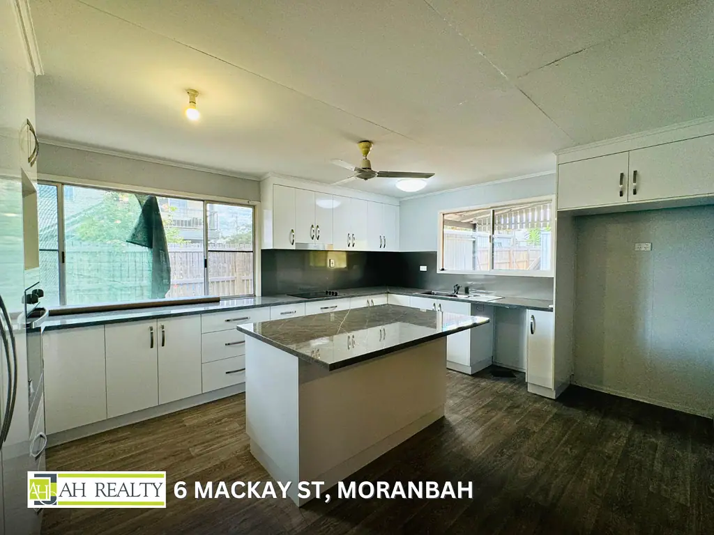 Moranbah 3chambre RENOVATED 3 BEDROOM HOME - IMPRESSIVE 10% RETURNS - WALKING DISTANCE TO SCHOOLS & SPORTING FACILITIES!