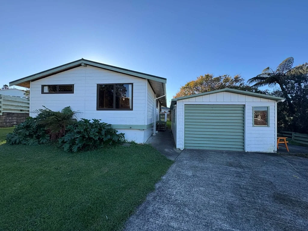 3 BEDROOM IN MERRILANDS