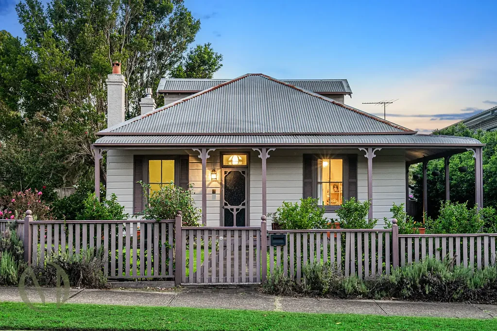 Rydalmere 4房  Classic Charm in a Coveted Corner Block Home!