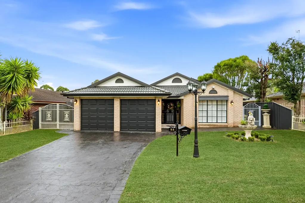 Glenmore Park 4房 绝佳的 Blue Hills 位置！ Superb Blue Hills Location!