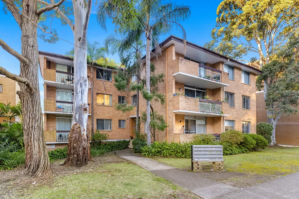 Kogarah 2 Slaapkamer Bright Top Floor Apartment in Boutique Block