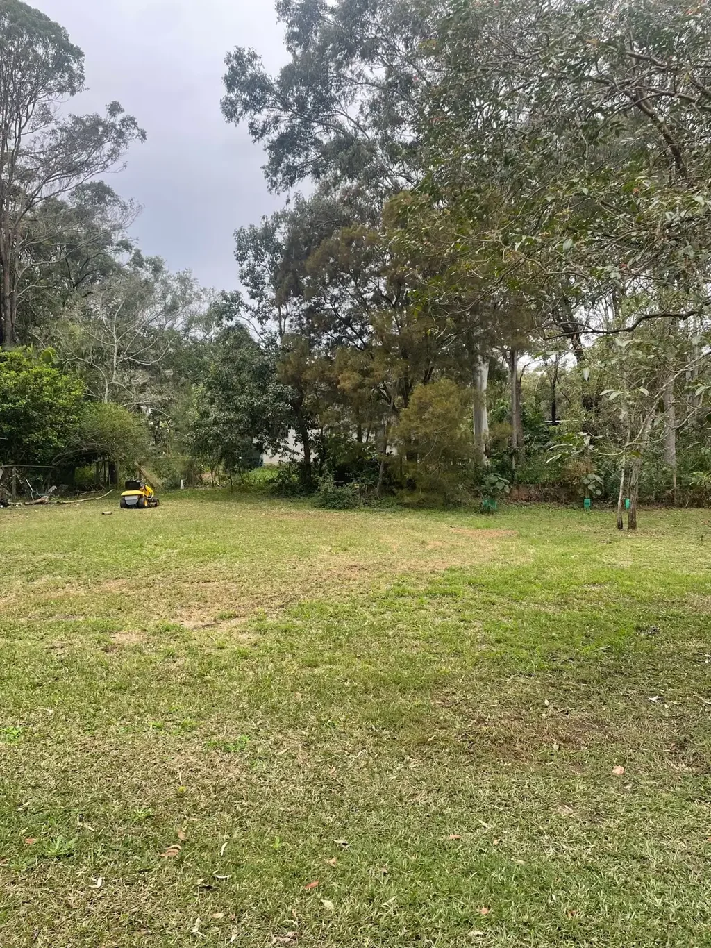 Macleay Island 1012平米阔地 便捷生活圈 梦想家园画布 混合分区灵活 1012sqm of Mixed Residential & Conservation Land