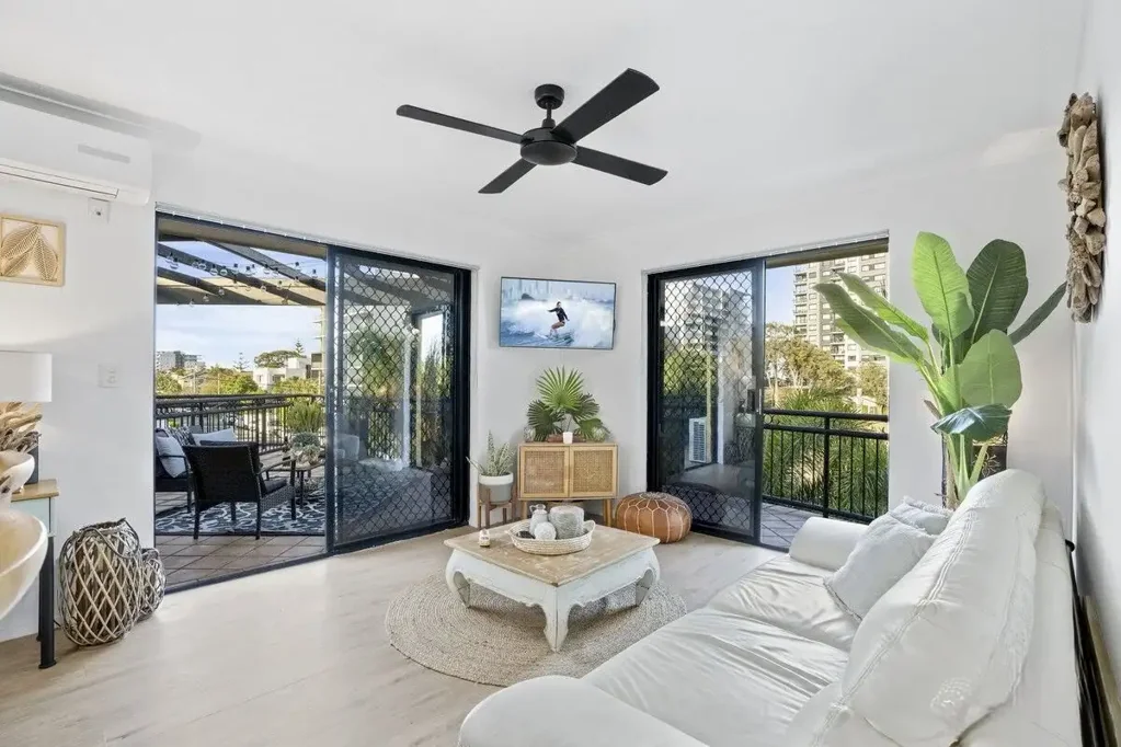 27/10-12 Bath Street, Labrador, QLD 4215
