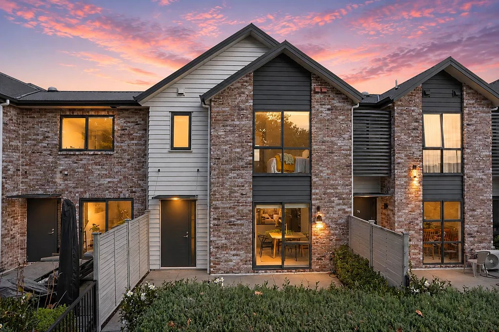 Conifer Grove 3 Slaapkamer Modern, Bright & Spacious; Facing Reserve!