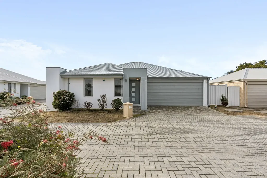 3 x 2 Close to Amenities