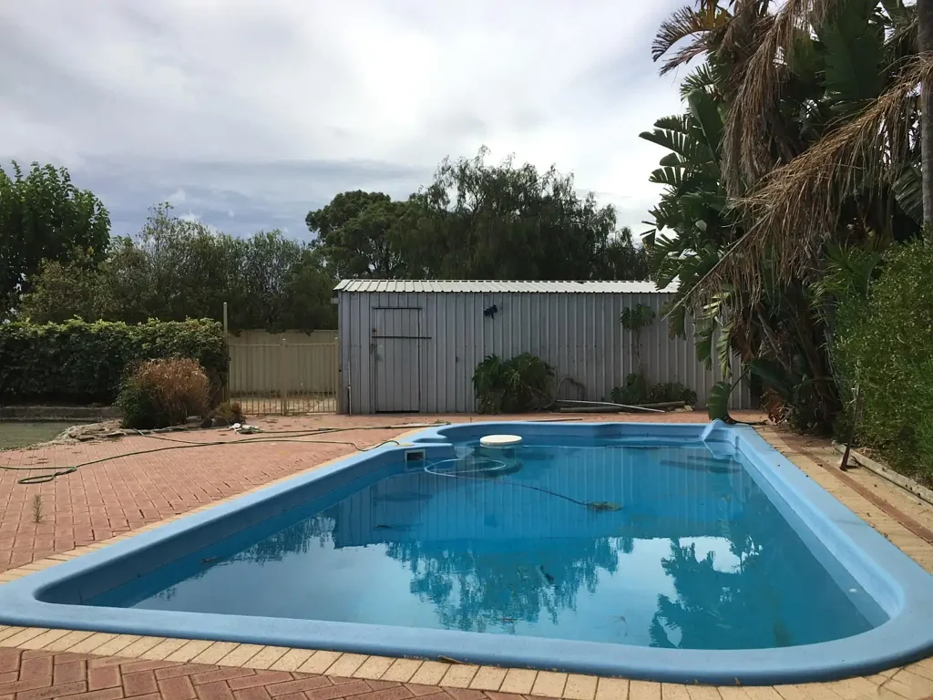 Family Home with Pool & Powered Workshop